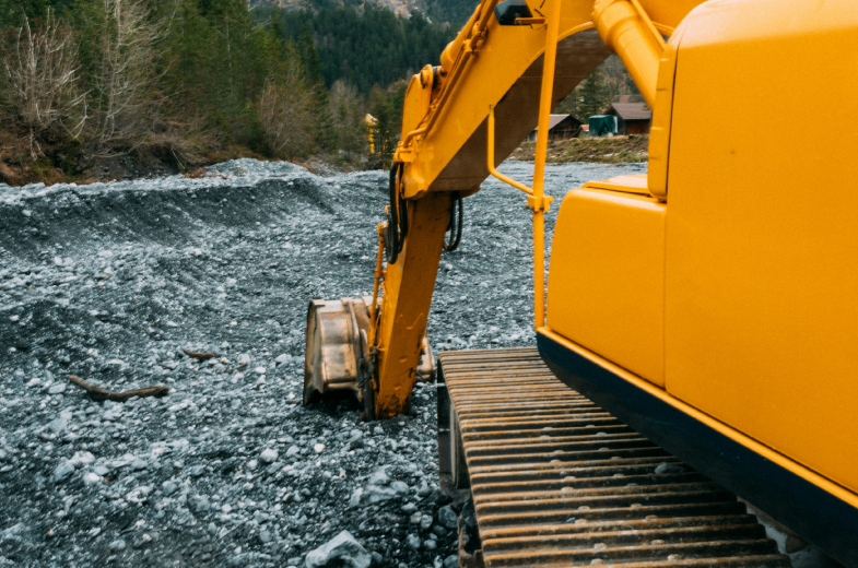 Heavy Industry <br> & <br>Construction
